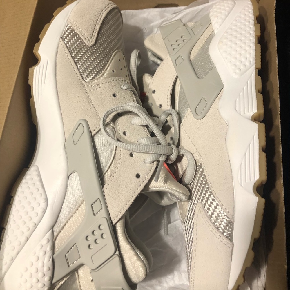 NIKE WOMEN AIR HUARACHE RUN TXT WHITE / LIGHT BONE